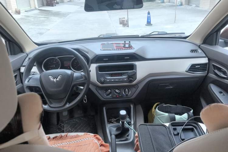 Used Wuling Hongguang 2019 1.5L S Standard Version China VI LAR Center Console