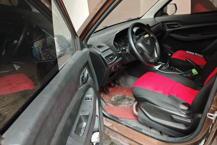 Used Wuling Hongguang 2019 1.5L S Basic Version China VI Standard LAR Driver Seat