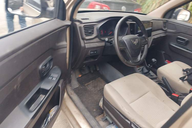 Used Wuling Hongguang 2019 1.5L S Basic Window-Sealed Vehicle China VI LAR Driver Seat