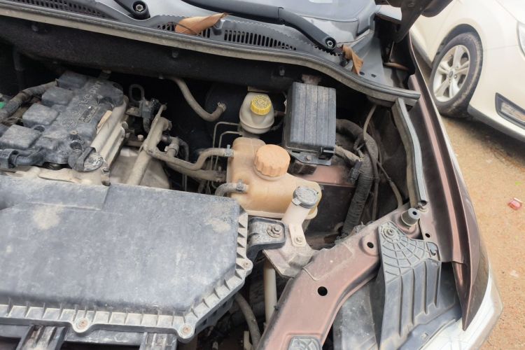 Used Wuling Hongguang 2019 1.5L S Basic Version China VI Standard LAR Engine Bay Left