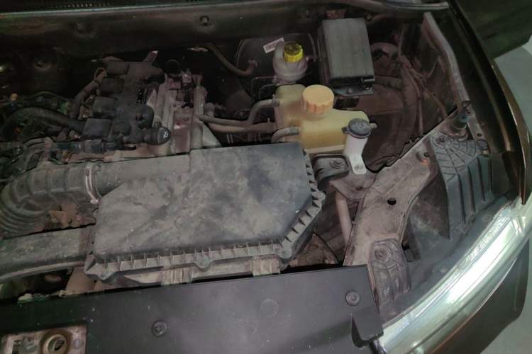 Used Wuling Hongguang 2019 1.5L S Basic Version China VI Standard LAR Engine Bay Left