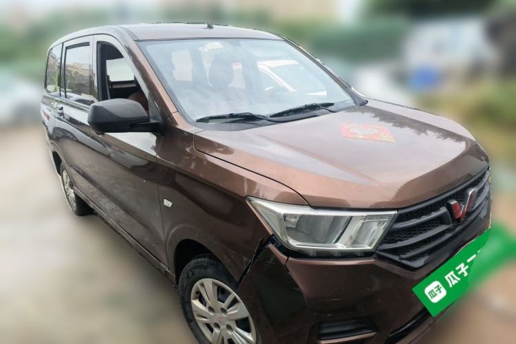 Used Wuling Hongguang 2019 1.5L S Basic Version China VI Standard LAR Front Right 45 Deg