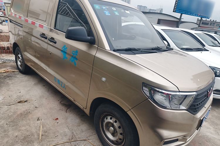 Used Wuling Hongguang 2019 1.5L S Basic Window-Sealed Vehicle China VI LAR Front Right 45 Deg