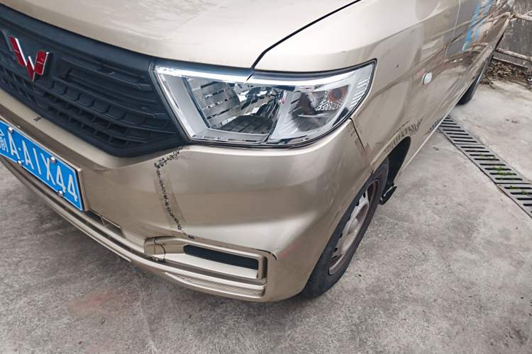 Used Wuling Hongguang 2019 1.5L S Basic Window-Sealed Vehicle China VI LAR Left Front Headlight
