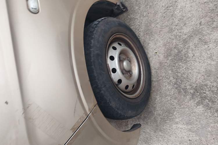 Used Wuling Hongguang 2019 1.5L S Basic Window-Sealed Vehicle China VI LAR Left Front Wheel Hub