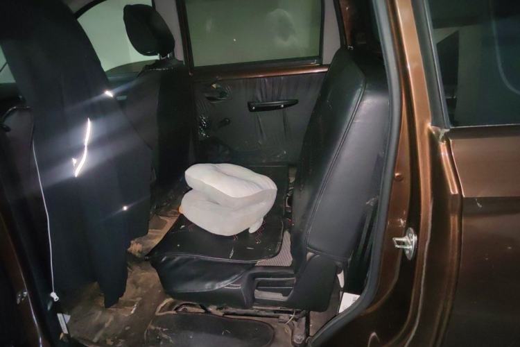 Used Wuling Hongguang 2019 1.5L S Basic Version China VI Standard LAR Left Rear Seat