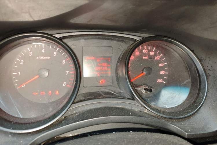 Used Wuling Hongguang 2019 1.5L S Basic Version China VI Standard LAR Odometer Close Up