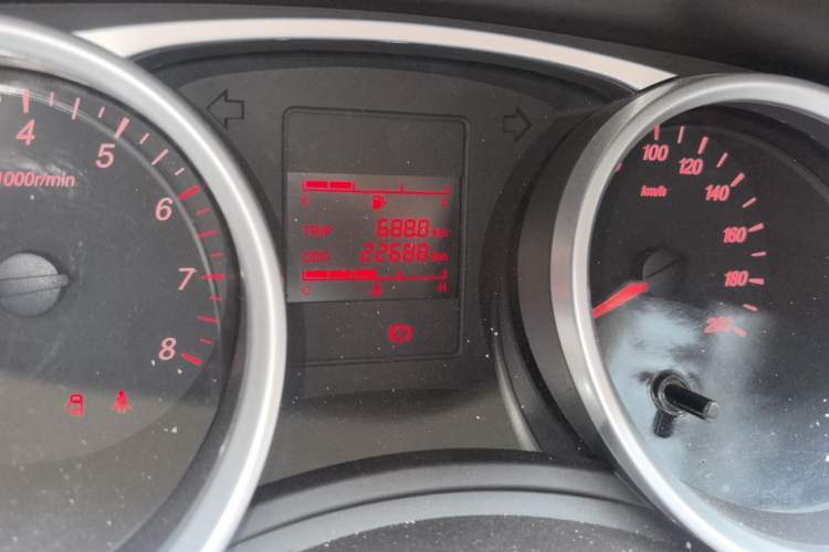 Used Wuling Hongguang 2019 1.5L S Standard Version China VI LAR Odometer Close Up