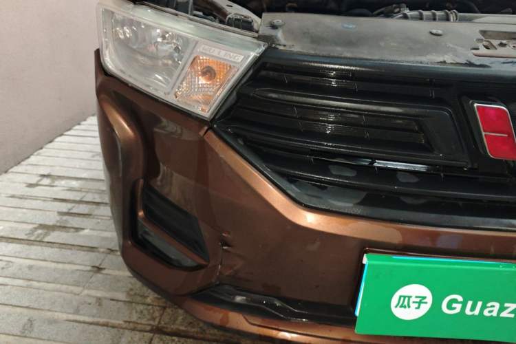 Used Wuling Hongguang 2019 1.5L S Basic Version China VI Standard LAR Right Front Headlight