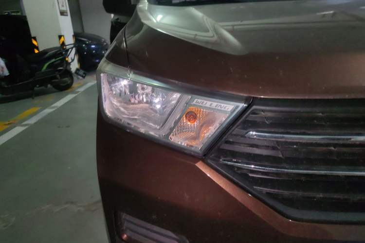 Used Wuling Hongguang 2019 1.5L S Basic Version China VI Standard LAR Right Front Headlight