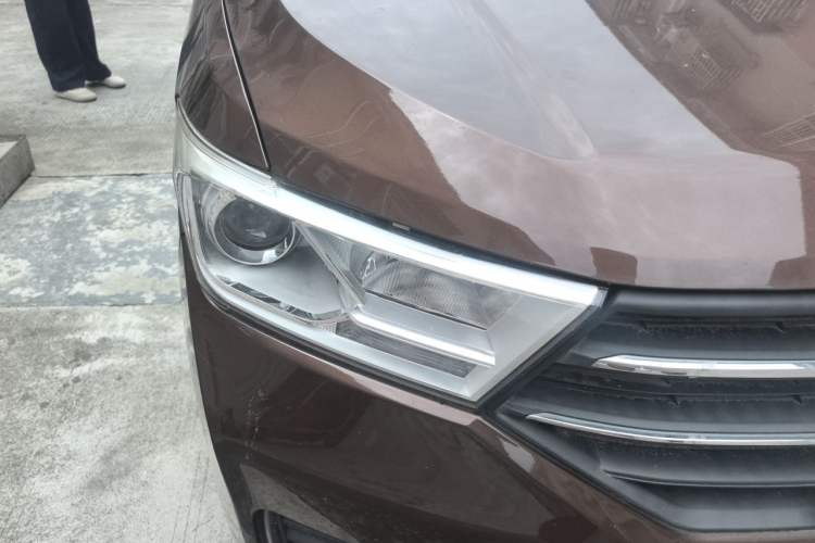 Used Wuling Hongguang 2019 1.5L S Standard Version China VI LAR Right Front Headlight