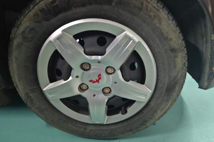 Used Wuling Hongguang 2019 1.5L S Base Version L2B Right Front Wheel Hub