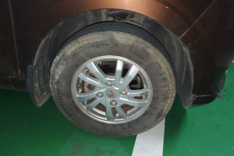 Used Wuling Hongguang 2019 1.5L S Standard Version China VI LAR Right Front Wheel Hub