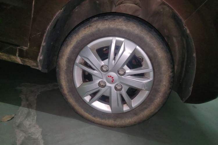 Used Wuling Hongguang 2019 1.5L S Basic Version China VI Standard LAR Right Front Wheel Hub