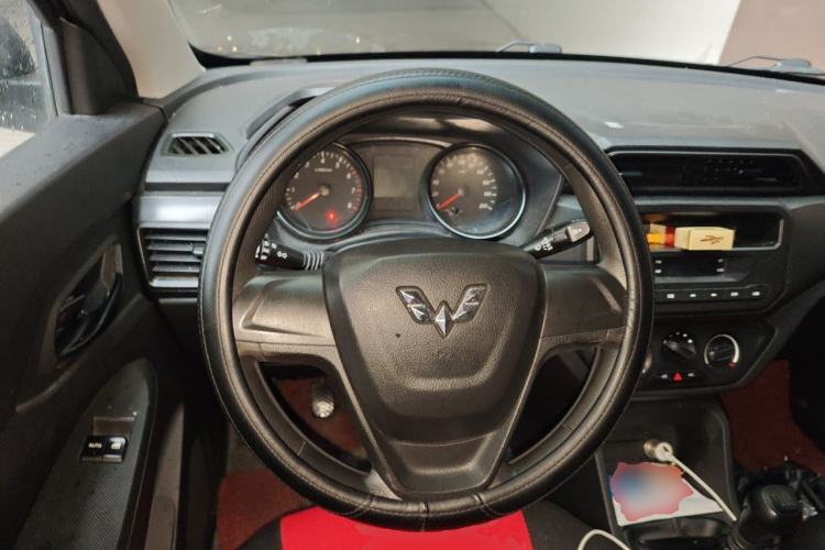 Used Wuling Hongguang 2019 1.5L S Basic Version China VI Standard LAR Steering Wheel