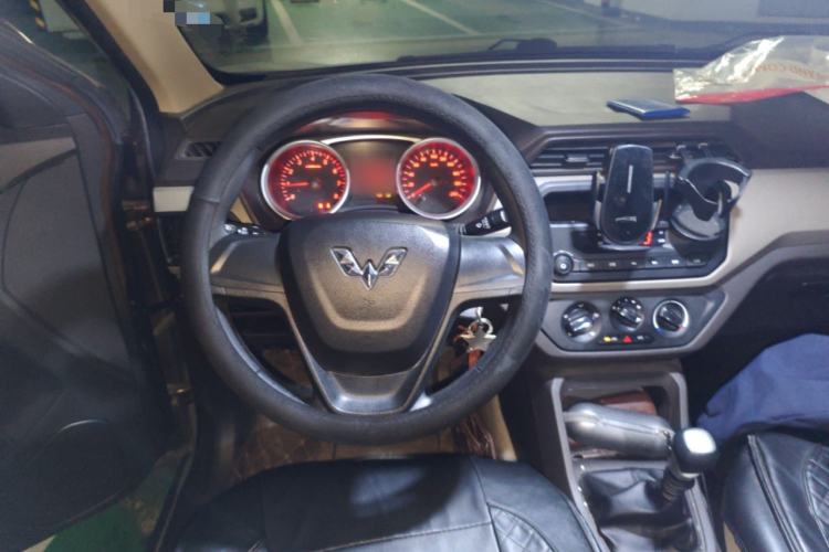 Used Wuling Hongguang 2019 1.5L S Standard Version China VI LAR Steering Wheel