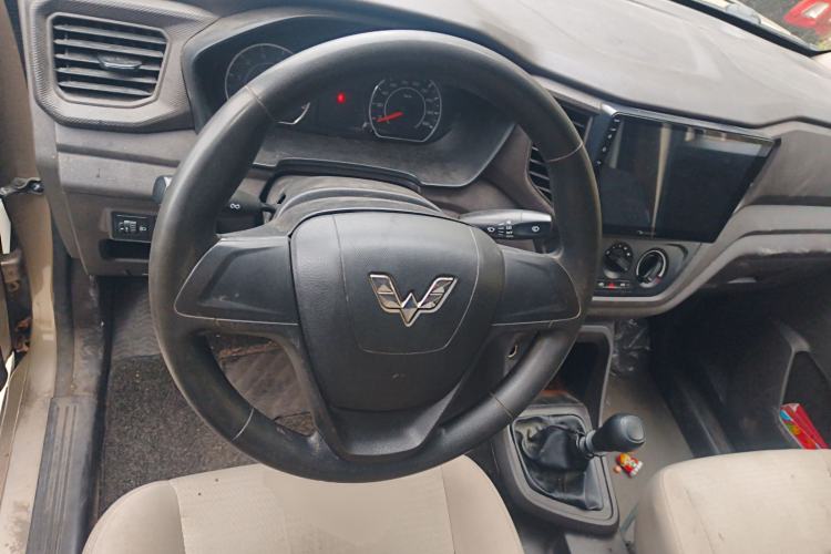 Used Wuling Hongguang 2019 1.5L S Basic Window-Sealed Vehicle China VI LAR Steering Wheel