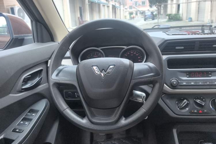Used Wuling Hongguang 2019 1.5L S Standard Version China VI LAR Steering Wheel