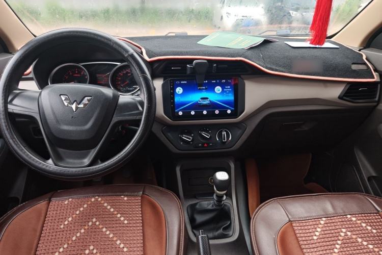 Used Wuling Hongguang 2019 1.5L S Standard Version China VI LAR Center Console