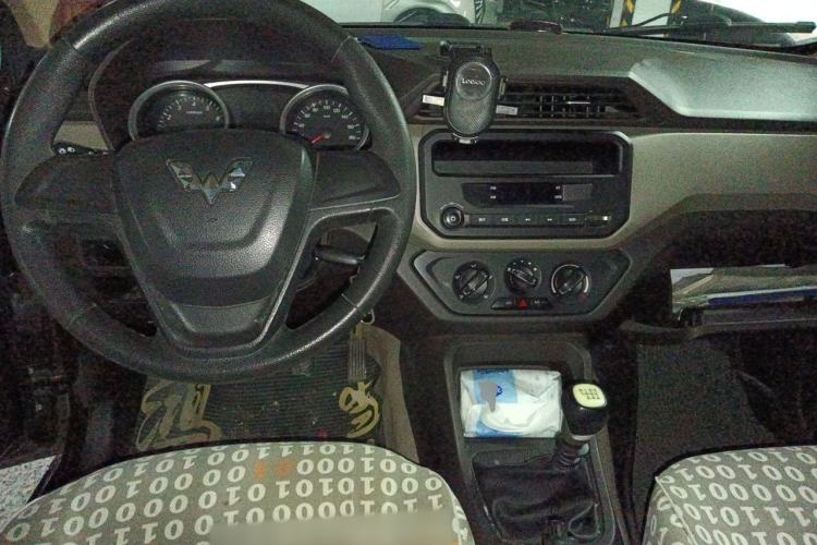 Used Wuling Hongguang 2019 1.5L S Standard Version China VI LAR Center Console