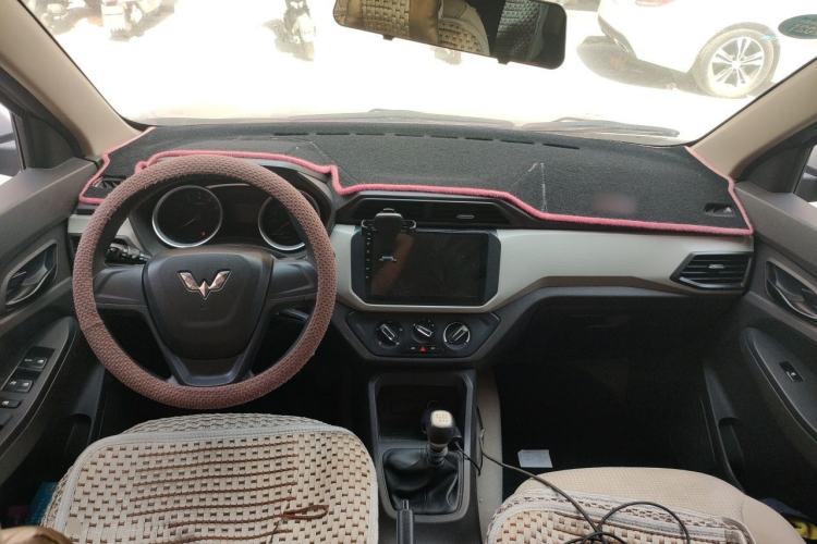 Used Wuling Hongguang 2019 1.5L S Standard Version China VI LAR Center Console
