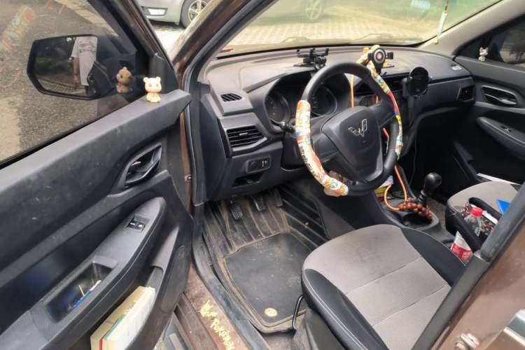 Used Wuling Hongguang 2019 1.5L S Basic Version China VI Standard LAR Driver Seat