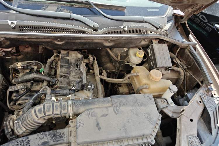 Used Wuling Hongguang 2019 1.5L S Basic Version China VI Standard LAR Engine Bay Left