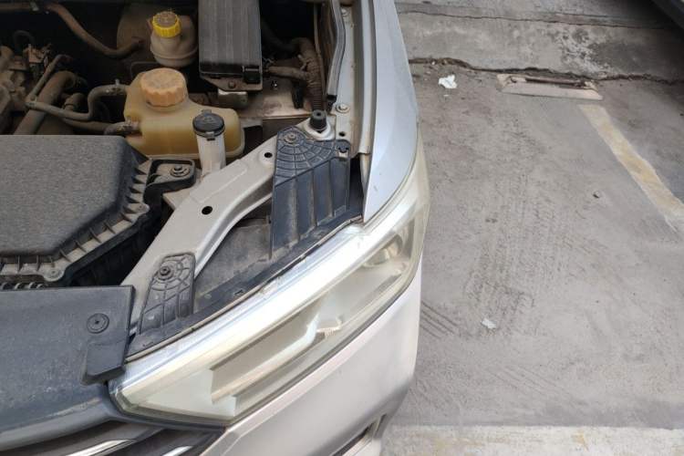Used Wuling Hongguang 2019 1.5L S Standard Version China VI LAR Engine Bay Left