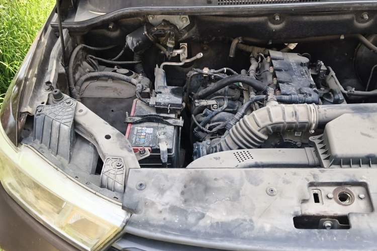 Used Wuling Hongguang 2019 1.5L S Basic Version China VI Standard LAR Engine Bay Right