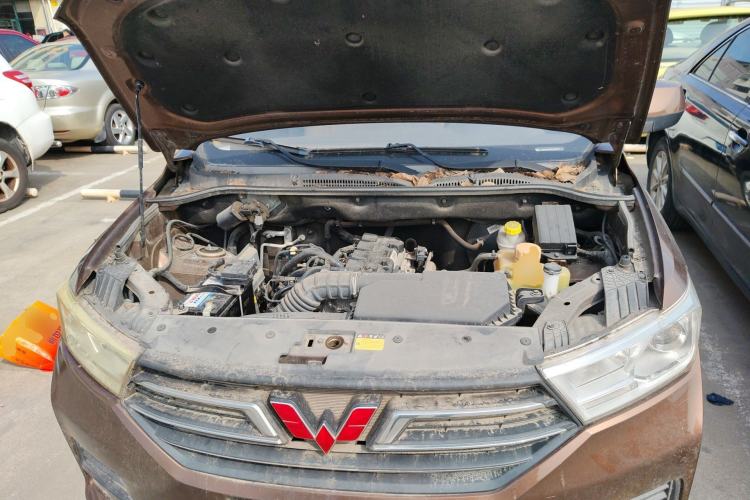 Used Wuling Hongguang 2019 1.5L S Comfort Edition China VI LAR Engine Bay