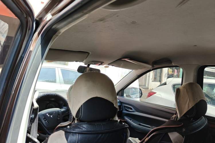 Used Wuling Hongguang 2019 1.5L S Basic Version China VI Standard LAR Headliner