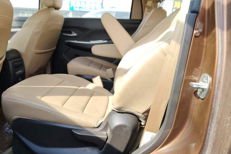 Used Wuling Hongguang 2019 1.5L S Comfort Edition China VI LAR Left Rear Seat