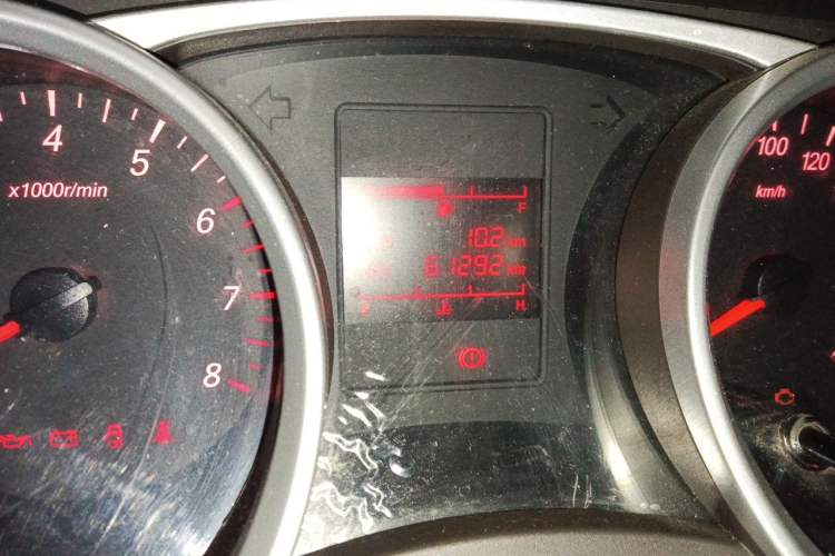 Used Wuling Hongguang 2019 1.5L S Standard Version China VI LAR Odometer Close Up