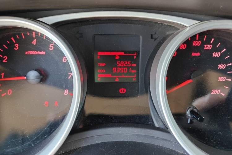 Used Wuling Hongguang 2019 1.5L S Standard Version China VI LAR Odometer Close Up
