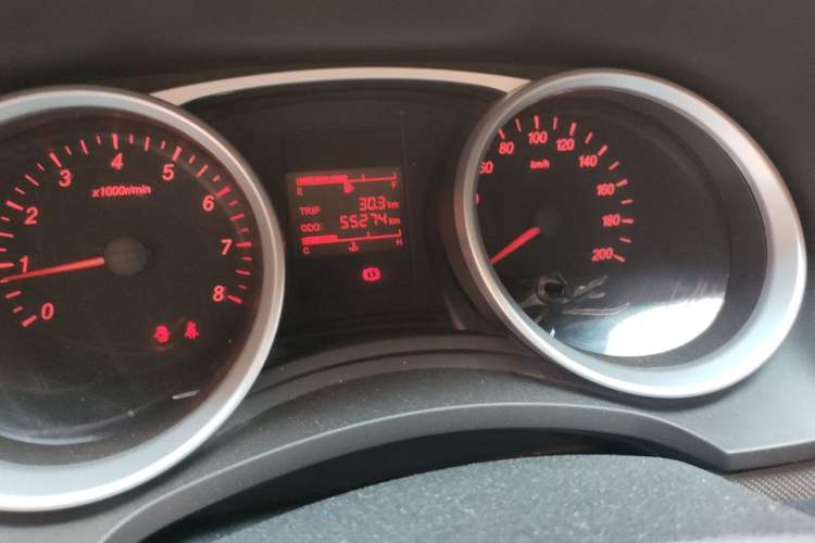 Used Wuling Hongguang 2019 1.5L S Standard Version China VI LAR Odometer Close Up