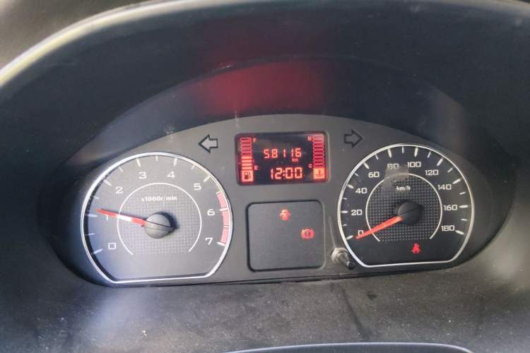 Used Wuling Hongguang 2019 1.5L S Basic Window-Sealed Vehicle China VI LAR Odometer Close Up