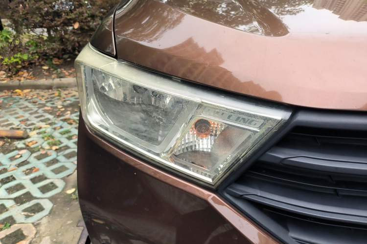 Used Wuling Hongguang 2019 1.5L S Basic Version China VI Standard LAR Right Front Headlight