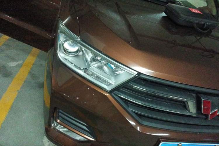Used Wuling Hongguang 2019 1.5L S Standard Version China VI LAR Right Front Headlight