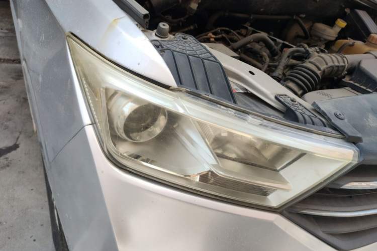 Used Wuling Hongguang 2019 1.5L S Standard Version China VI LAR Right Front Headlight
