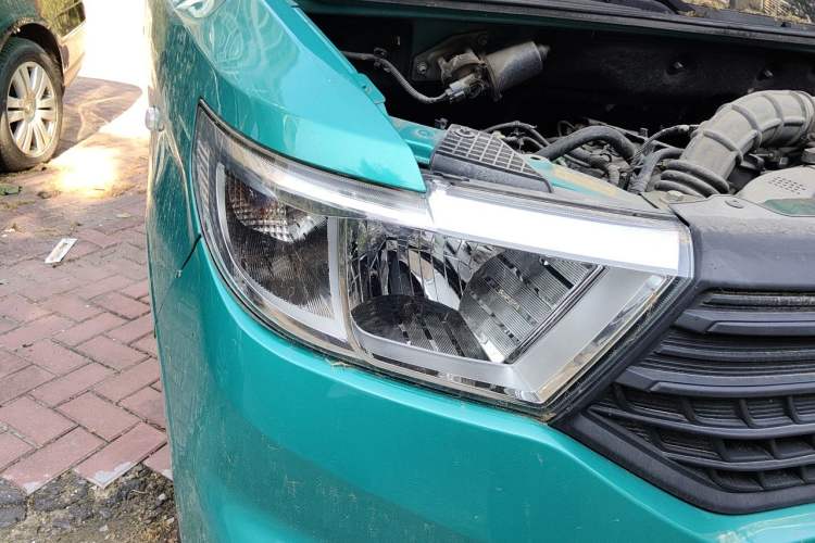 Used Wuling Hongguang 2019 1.5L S Basic Window-Sealed Vehicle China VI LAR Right Front Headlight