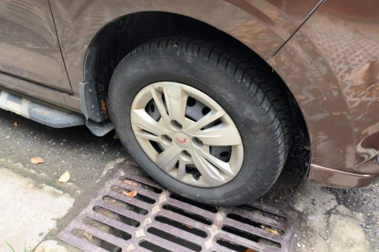 Used Wuling Hongguang 2019 1.5L S Basic Version China VI Standard LAR Right Front Wheel Hub