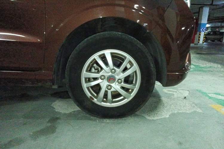 Used Wuling Hongguang 2019 1.5L S Standard Version China VI LAR Right Front Wheel Hub