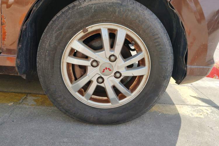 Used Wuling Hongguang 2019 1.5L S Comfort Edition China VI LAR Right Front Wheel Hub