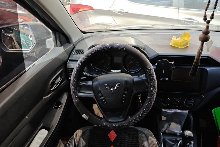Used Wuling Hongguang 2019 1.5L S Basic Version China VI Standard LAR Steering Wheel