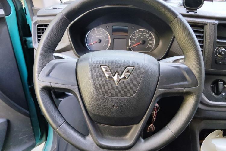Used Wuling Hongguang 2019 1.5L S Basic Window-Sealed Vehicle China VI LAR Steering Wheel
