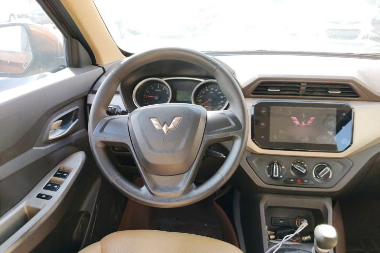 Used Wuling Hongguang 2019 1.5L S Comfort Edition China VI LAR Steering Wheel
