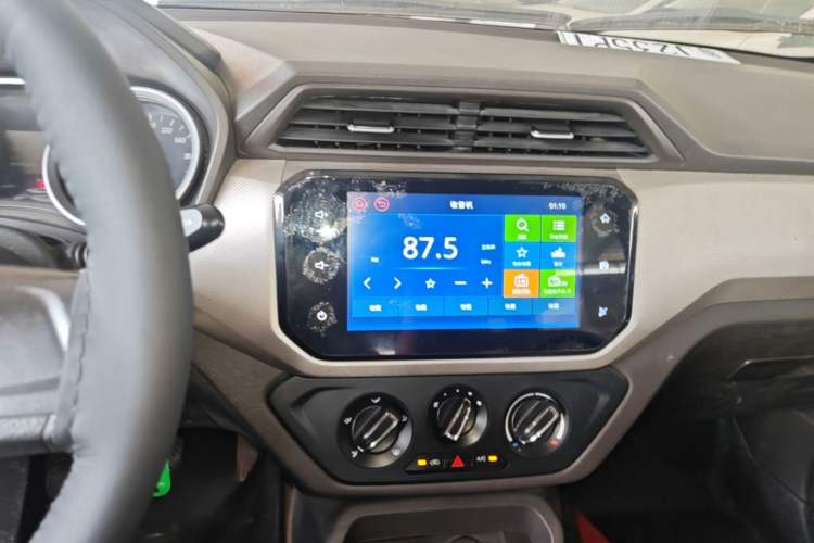 Used Wuling Hongguang 2019 1.5L S Comfort Edition China VI LAR Audio And AC Panel