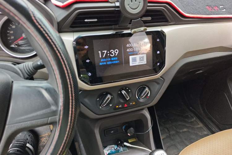Used Wuling Hongguang 2019 1.5L S Comfort Edition China VI LAR Audio And AC Panel