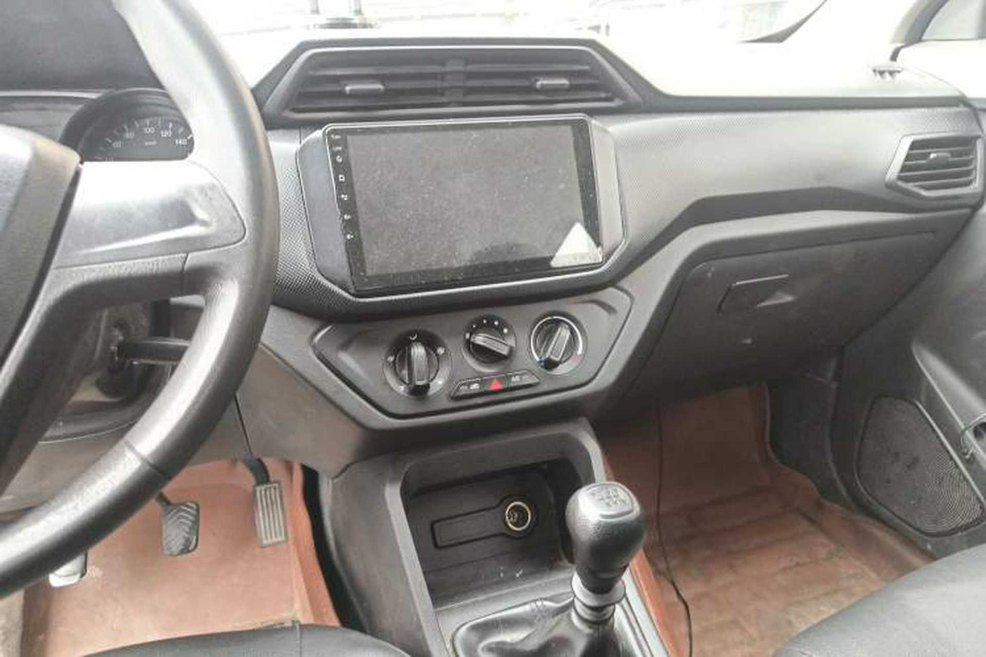 Used Wuling Hongguang 2019 1.5L S Basic Version China VI Standard LAR Audio And AC Panel