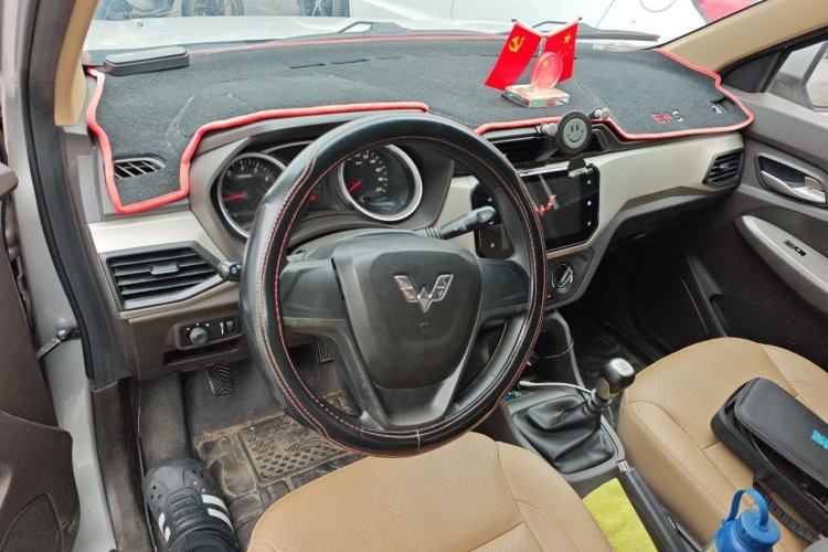 Used Wuling Hongguang 2019 1.5L S Comfort Edition China VI LAR Center Console